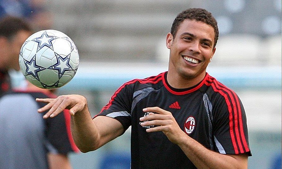 Ronaldo är en av spelarna som representerat Milan OCH Inter.